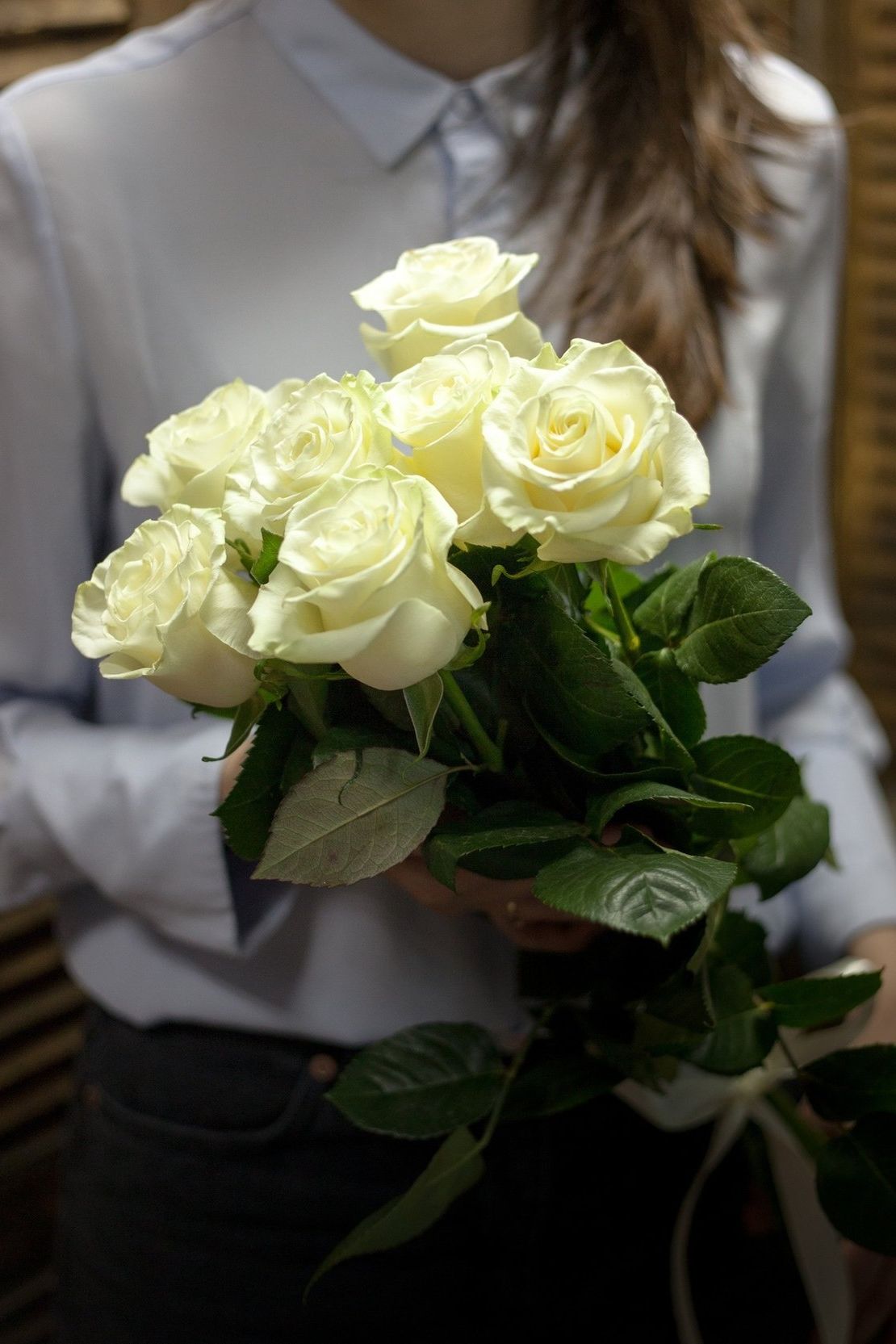 шляпная коробка с розами и гипсофилой для подарка в Севастополи