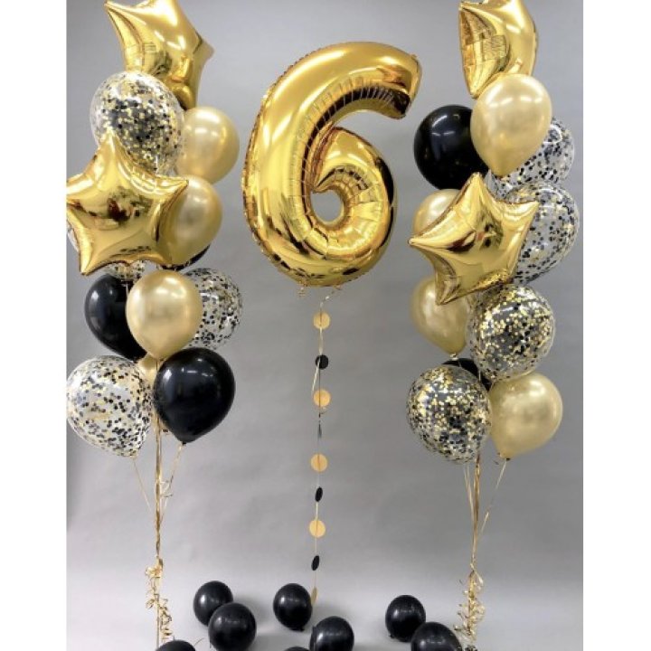 Цифра с фонтанами шаров  в Севастополи