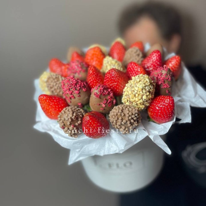 Клубника в боксе 30 ягод в Севастополи