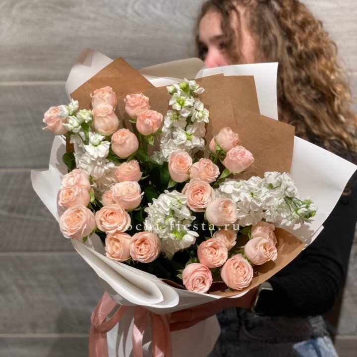 Букет бомбасти и маттиола в Севастополи