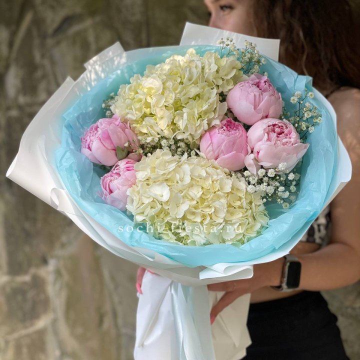 Букет с пионами "Блюсом" в Севастополи