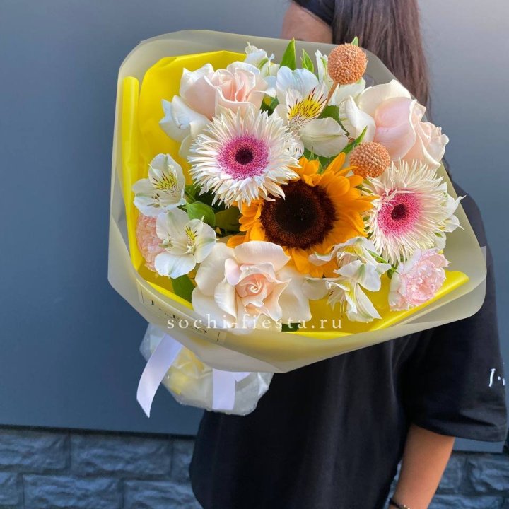 Букет с подсолнухом "Елоу" в Севастополи