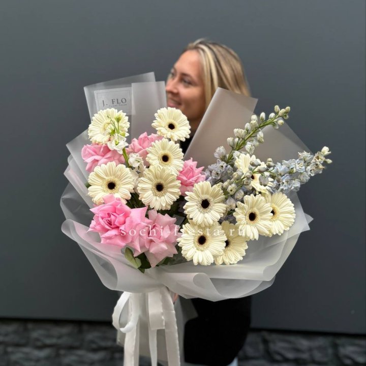 Букет роз и гербер в Севастополи