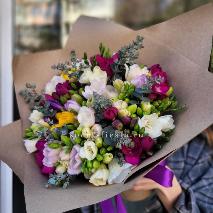 Букет фрезий "Радуга" в Севастополи