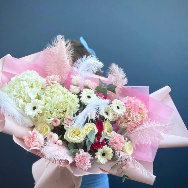 Дизайнерский букет "Валенсия-3" в Севастополи