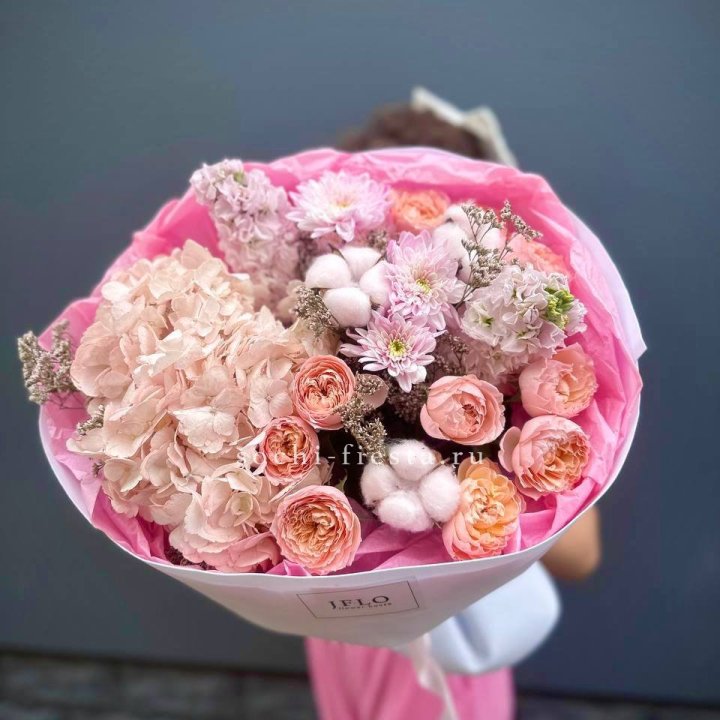 Букет гортензии и кустовых роз "Абрассо" в Севастополи