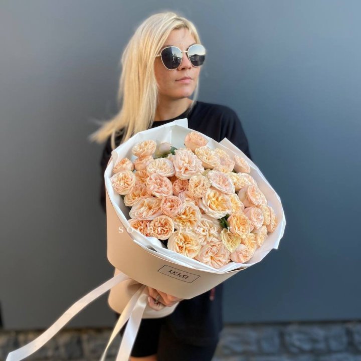 15 пионовидных роз №2 в Севастополи