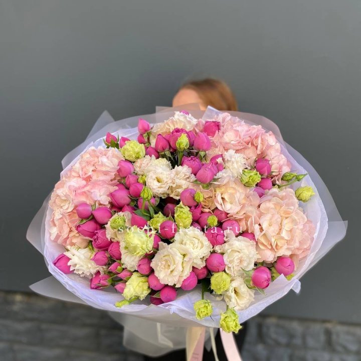  Букет  гортензий и Мисти в Севастополи