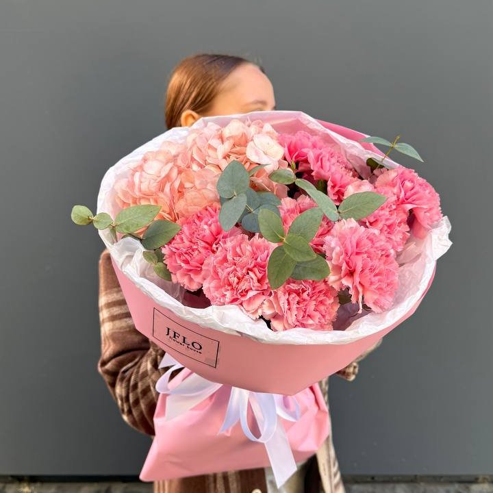 Дуо диантусы и гортензия в Севастополи