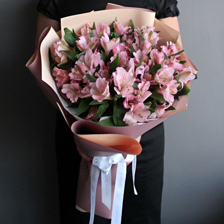 Букет розовых альстромерий в Севастополи