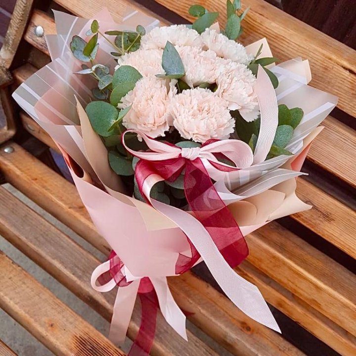 Диантусы с эвкалиптом в Севастополи