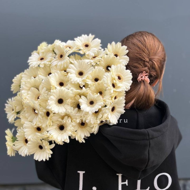 51 гербера в Севастополи