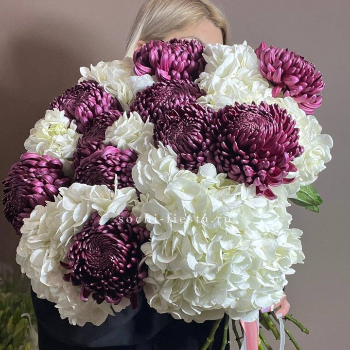 Охапка Бигуди и гортензий в Севастополи