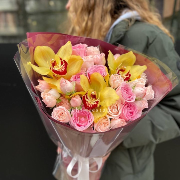  Букет орхидей и роз Есенья в Севастополи