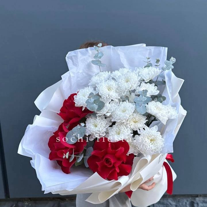 Дуо розы и хризантемы в Севастополи