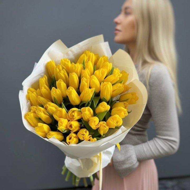 51 желтый тюльпан в Севастополи