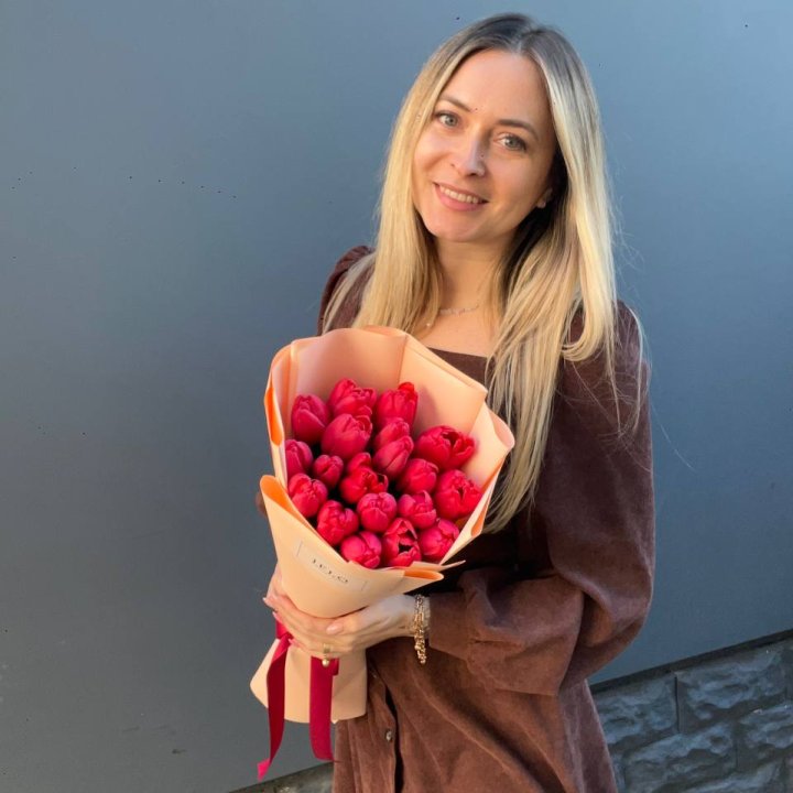  19 красных тюльпанов в Севастополи