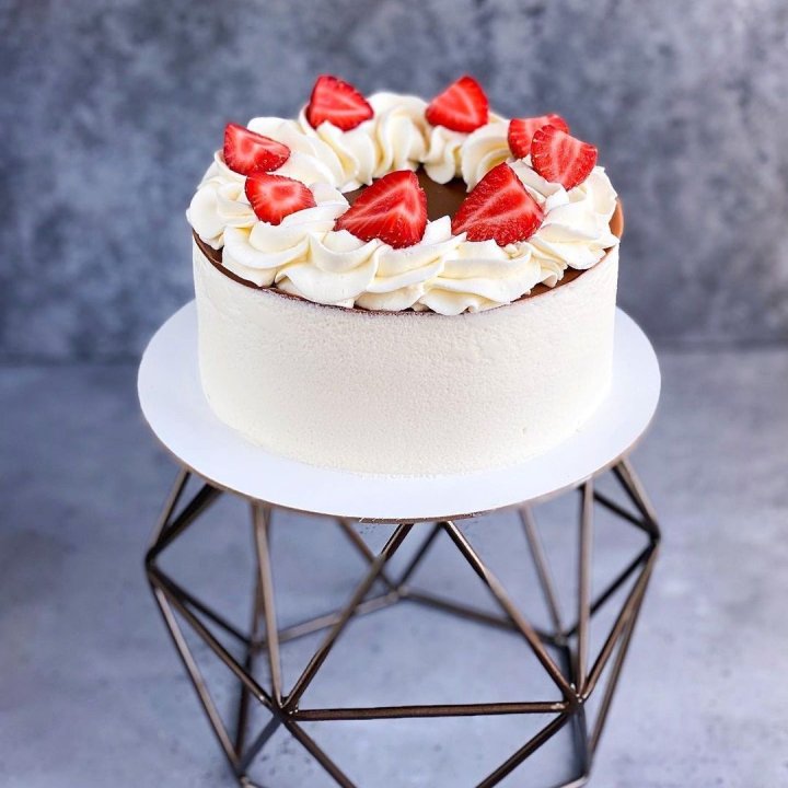 Торт "Клубника со сливками" в Севастополи
