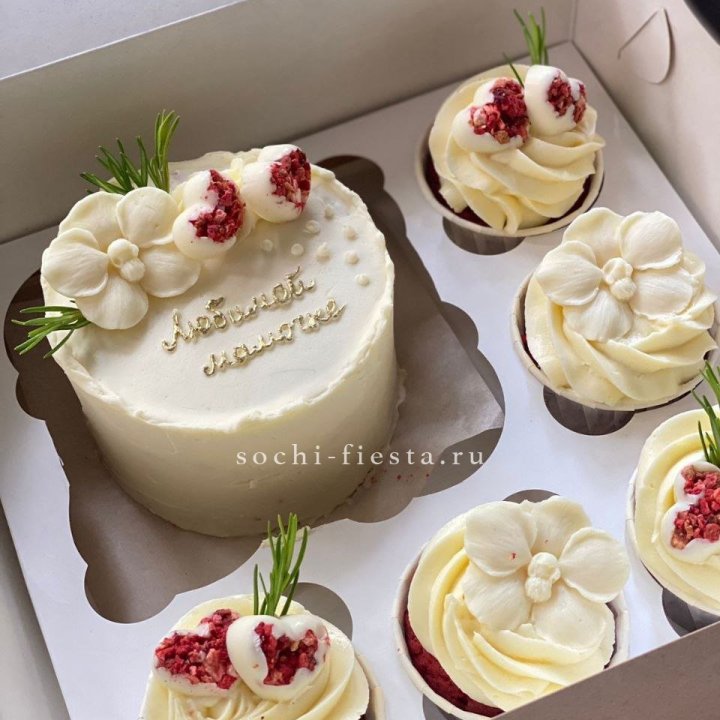 Капкейки и бенто-торт "Мамочке" в Севастополи