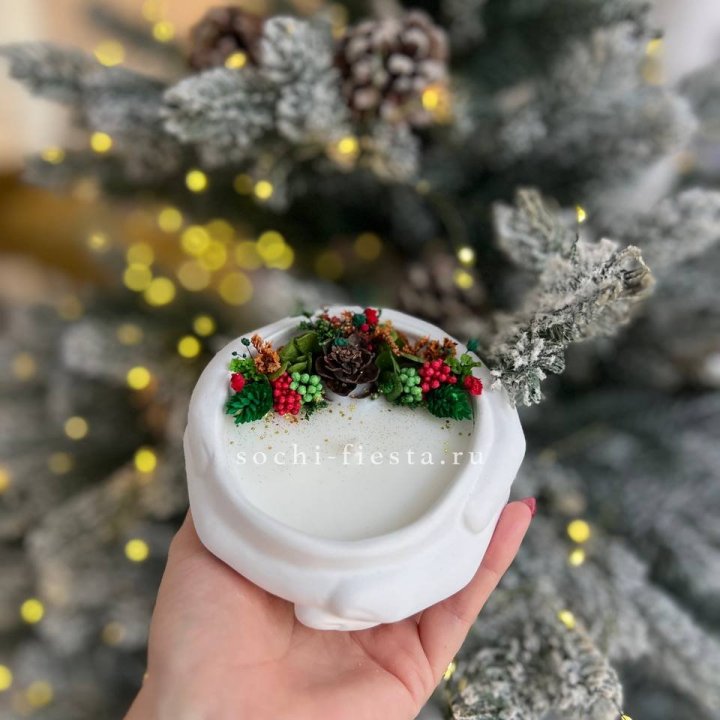 Свеча ароматическая в гипсе Руки с шишкой в Севастополи