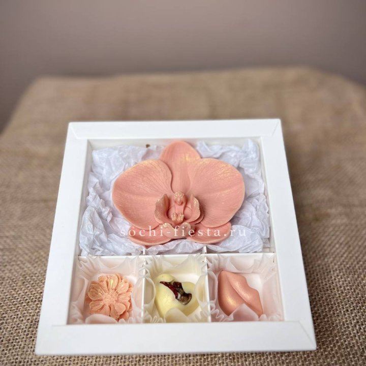 Конфеты из шоколада с Орхидеей в Севастополи