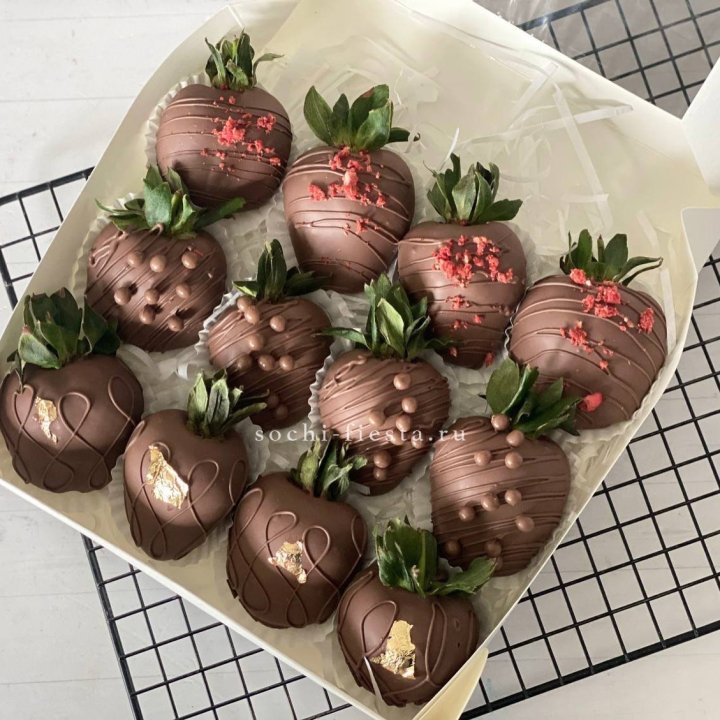 Клубника в шоколаде 12 ягод в Севастополи