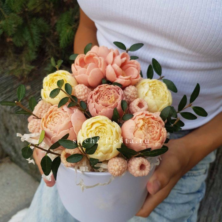 Шоколадный букет с ягодами в Севастополи