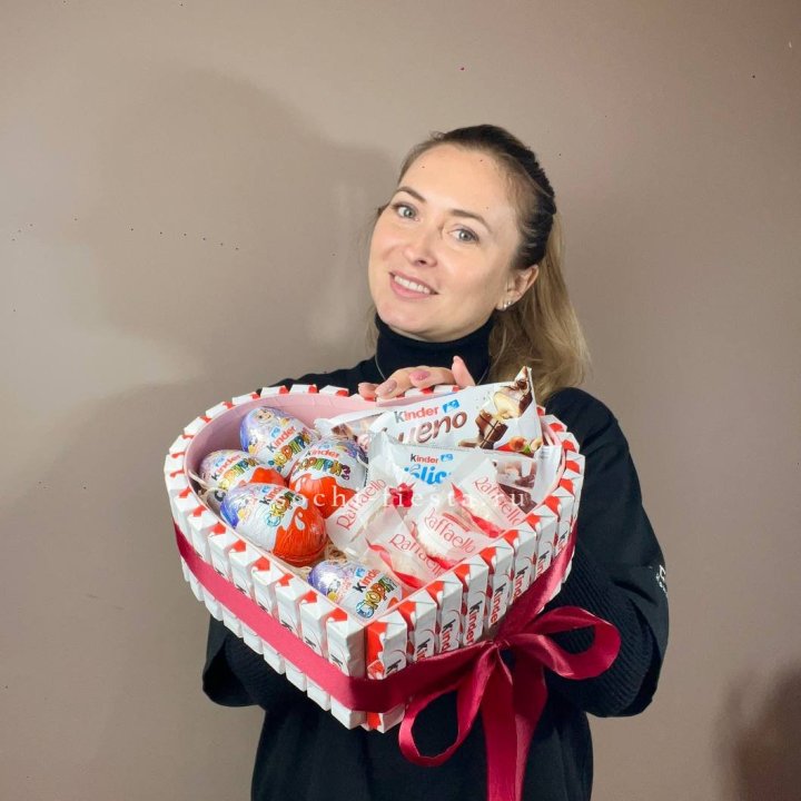 Подарочный набор сердце с Киндерами в Севастополи