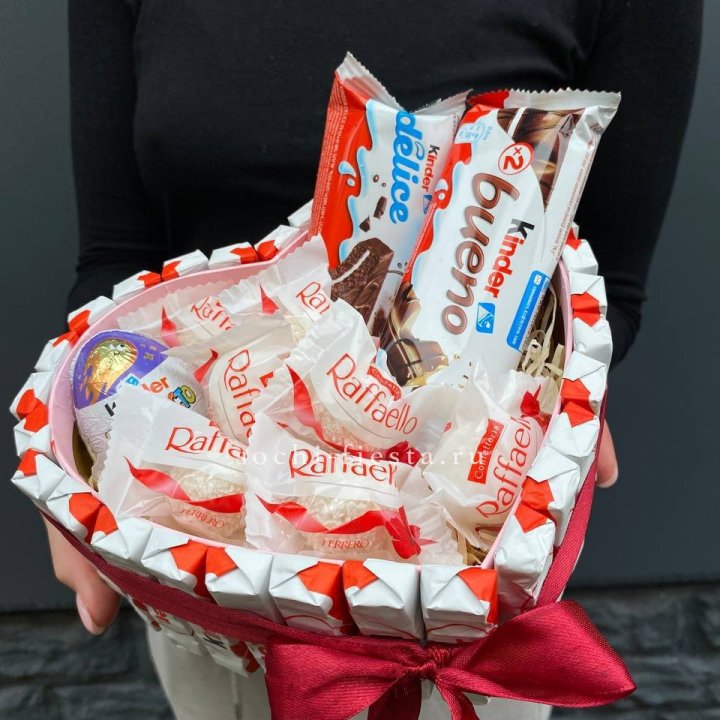 Подарочный набор сердце с Киндерами и Рафаэлло в Севастополи