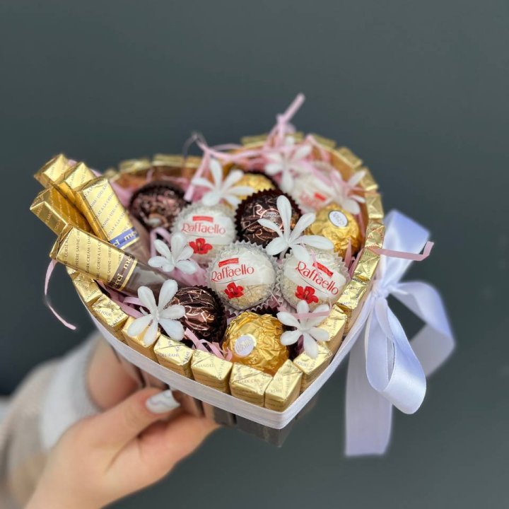 Подарочный набор шоколада в Севастополи