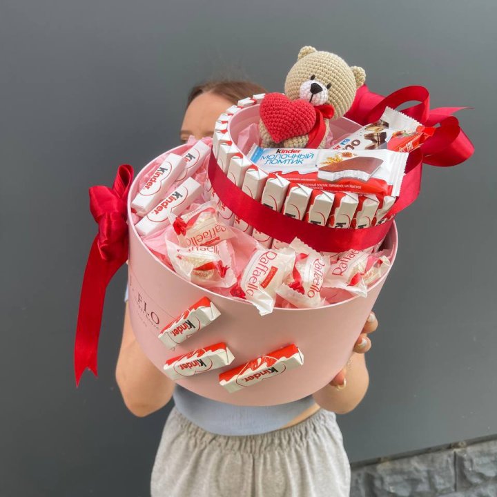 Бокс киндерами и раффаэлло 2 в Севастополи