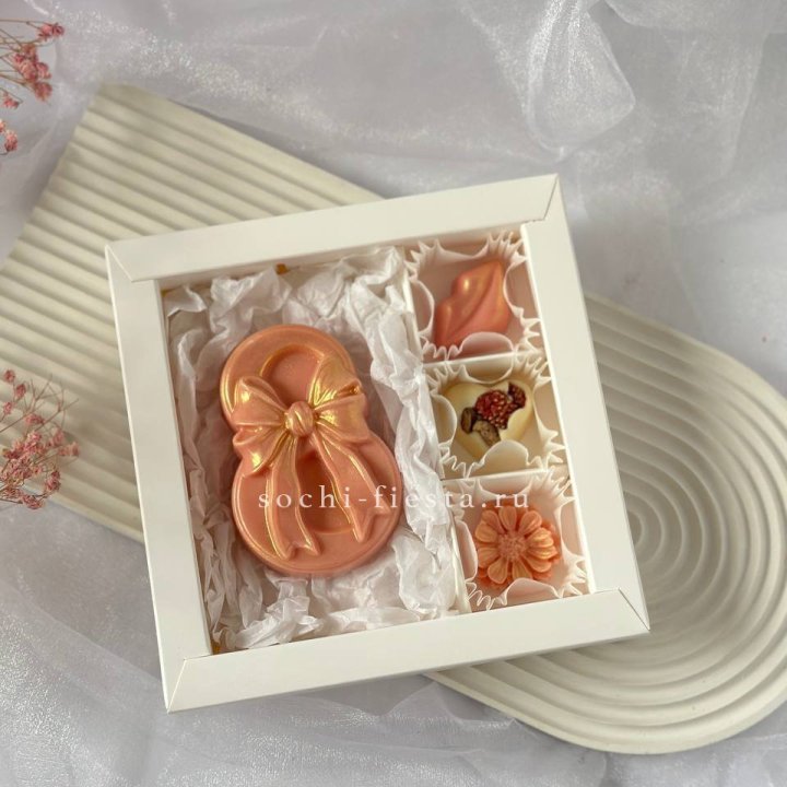 Конфеты из шоколада 8 Марта в Севастополи