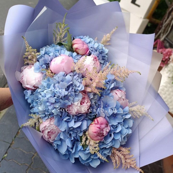 Дизайнерский букет с гортензией №3 в Севастополи