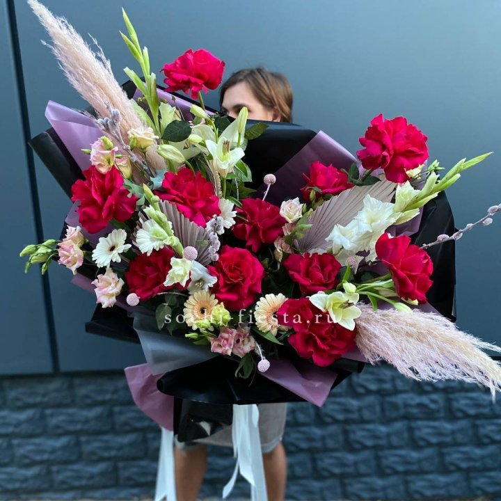 Дизайнерский букет Ред в Севастополи