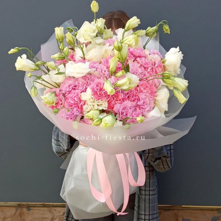 Букет из эустом и диантусов  в Севастополи