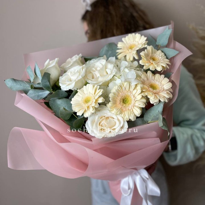 Букет роз, гортензии, гербер  в Севастополи