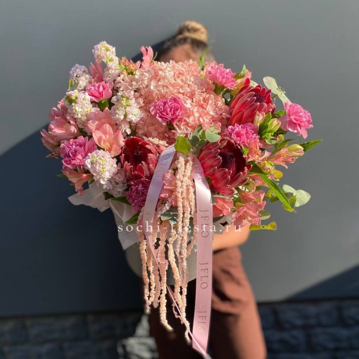 Коробка с цветами "Камикадзе" в Севастополи