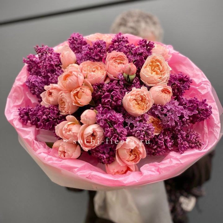  Дуо букет из кустовых роз и сирени в Севастополи