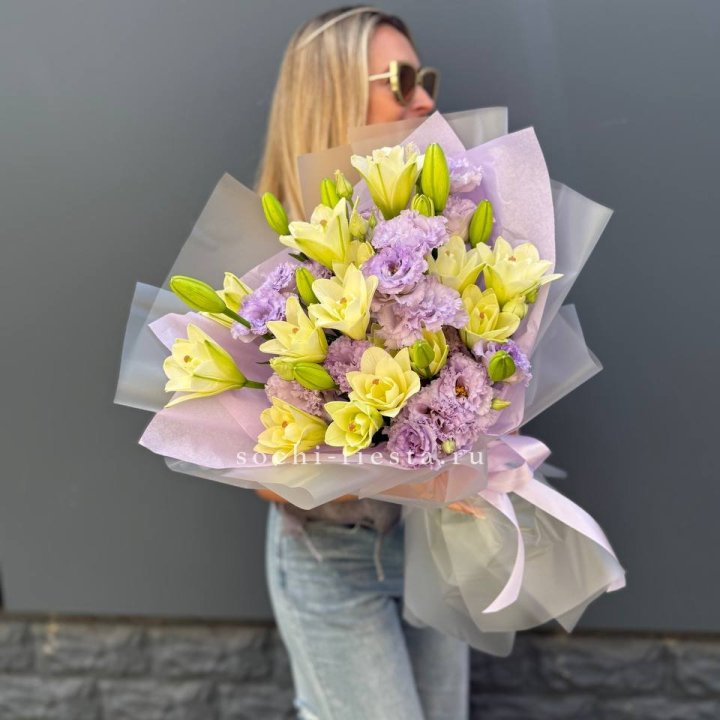  Букет лилий и эустом в Севастополи