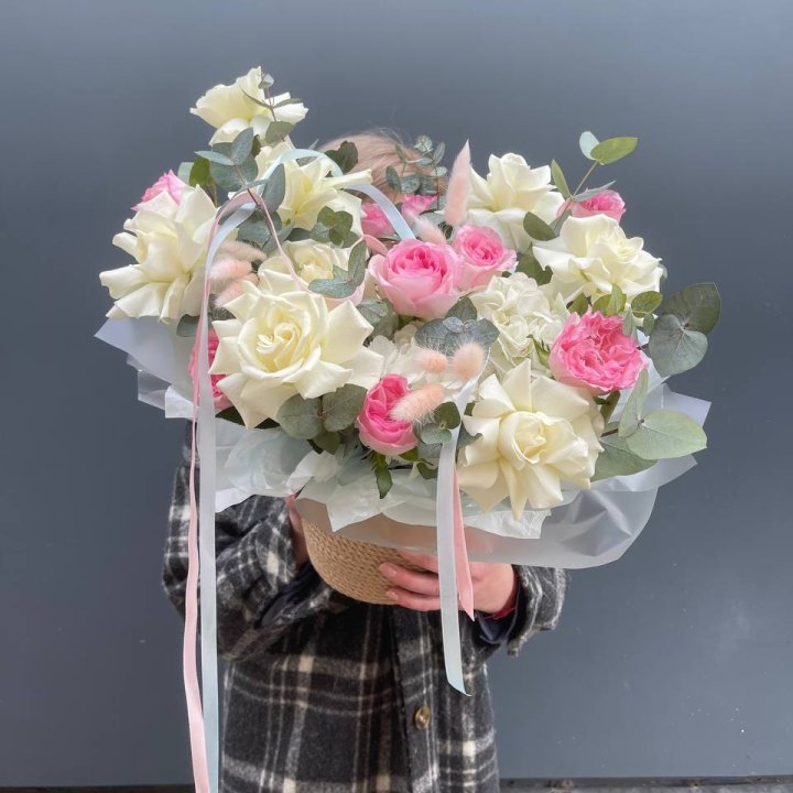 Кашпо с розами в Севастополи