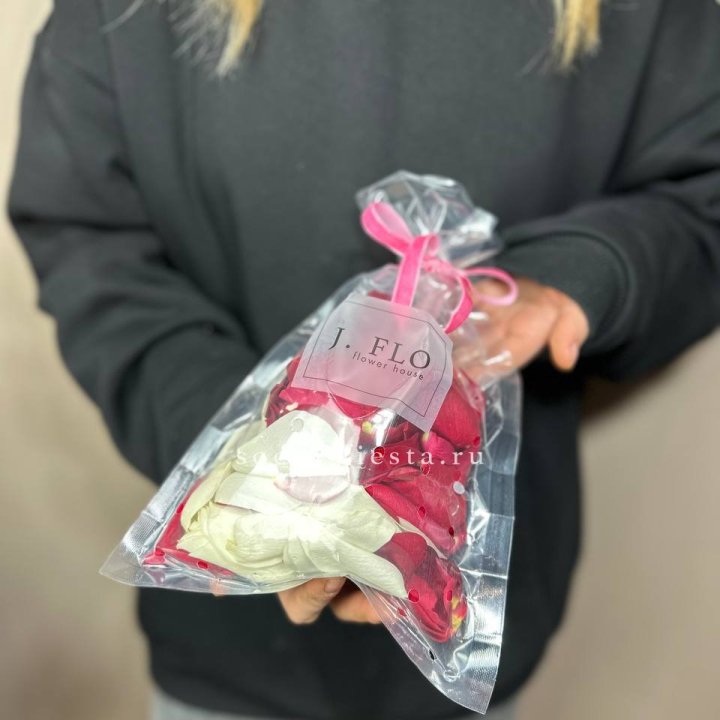 Лепестки роз в Севастополи