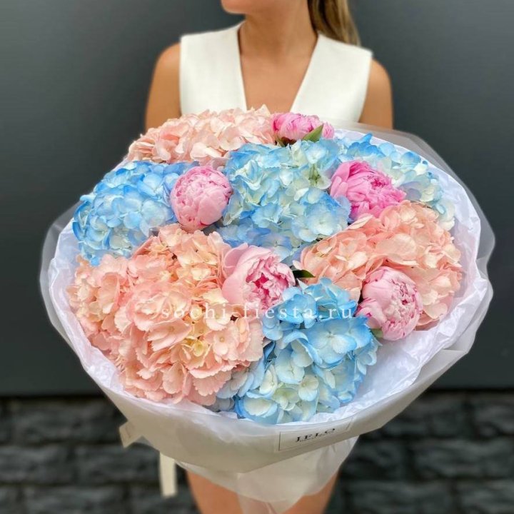 Дуобукет гортензии с пионами  в Севастополи
