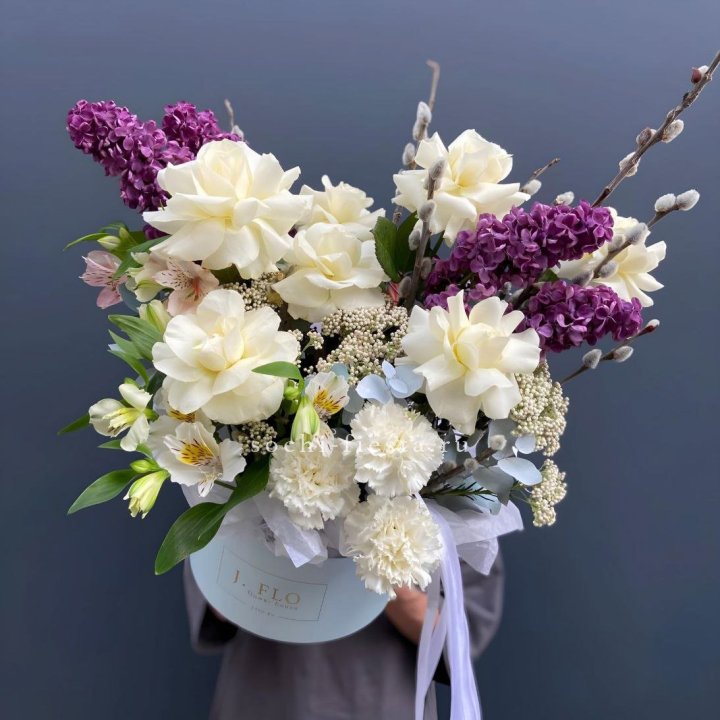 Цветочный бокс Французских роз и Сирени в Севастополи