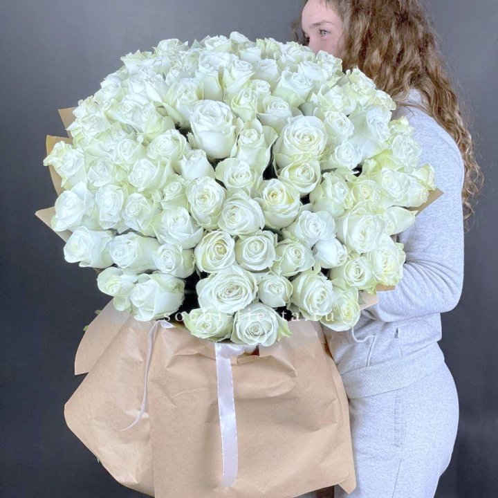 101 белая высокая импортная роза в Севастополи