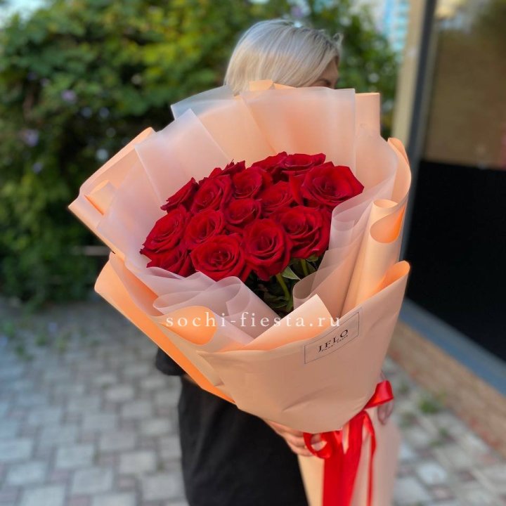 15 голландских роз в оформлении в Севастополи