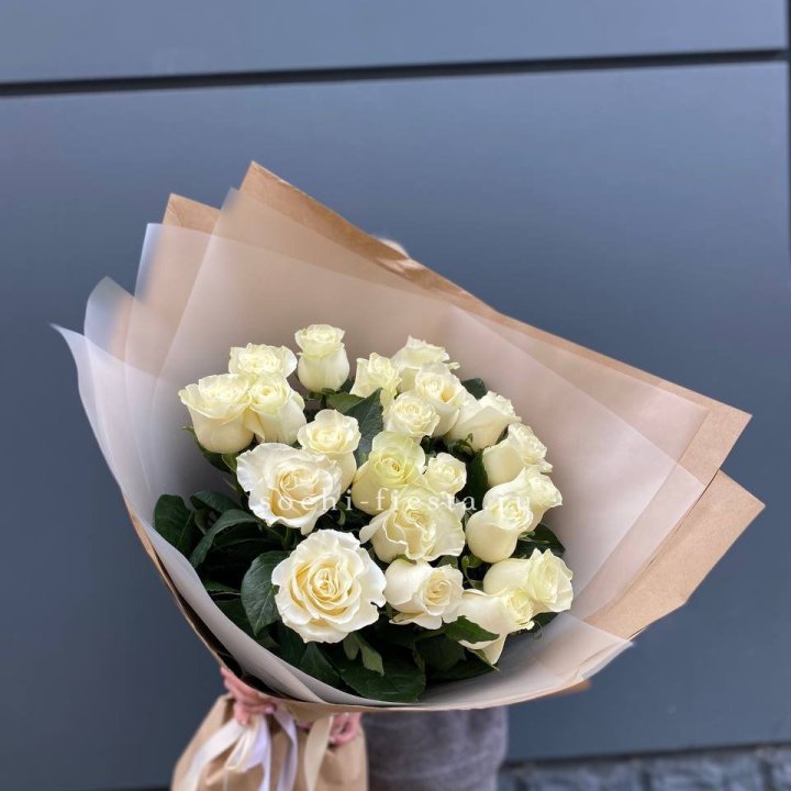  Букет  высоких белых роз   в Севастополи