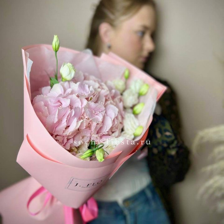 Букет с гортензией №2 в Севастополи