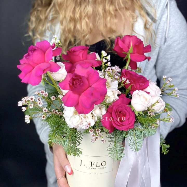 Новогодняя композиция в коробке пинк розе в Севастополи