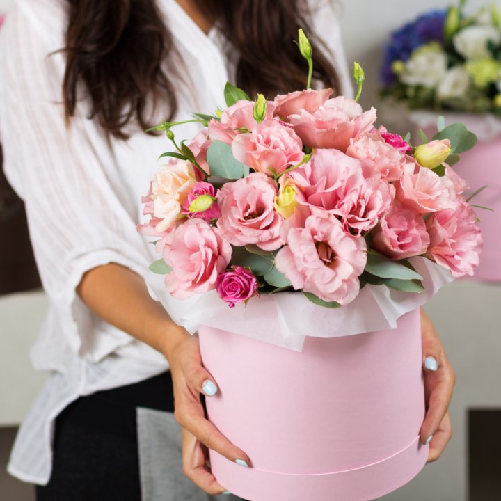 Эустома в шляпной коробке в Севастополи