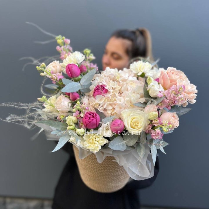 Цветочная композиция в джутовом боксе  в Севастополи